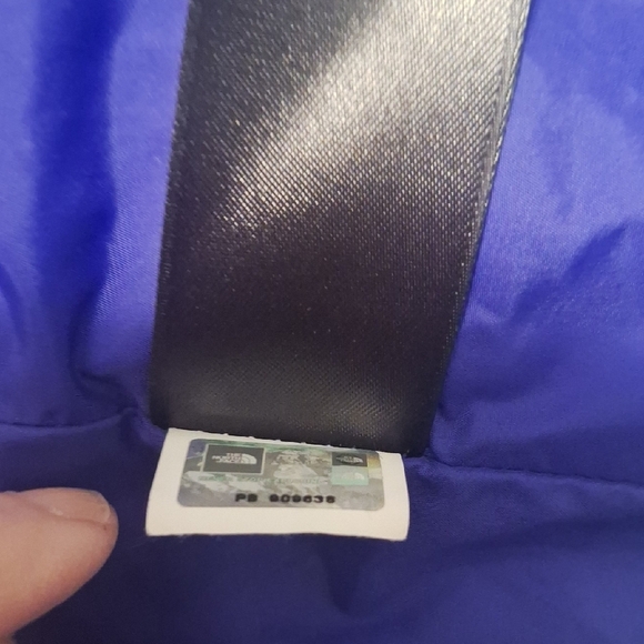 The North Face Women's Light Gray Quilted Lightweight Puffer Jacket - Picture 8 of 10